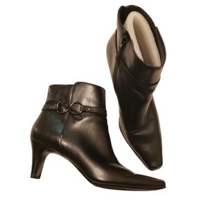 Liz&Co Square Pointed Toe Lachey Ankle Booties